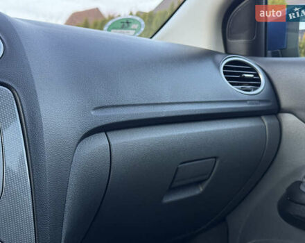 Синій Форд Фокус, об'ємом двигуна 1.6 л та пробігом 197 тис. км за 5999 $, фото 53 на Automoto.ua