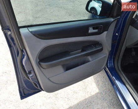Синий Форд Фокус, объемом двигателя 1.56 л и пробегом 281 тыс. км за 4950 $, фото 4 на Automoto.ua
