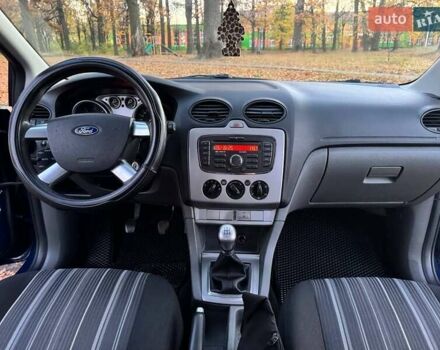 Синій Форд Фокус, об'ємом двигуна 1.6 л та пробігом 318 тис. км за 5200 $, фото 13 на Automoto.ua
