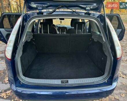 Синій Форд Фокус, об'ємом двигуна 1.6 л та пробігом 318 тис. км за 5200 $, фото 14 на Automoto.ua