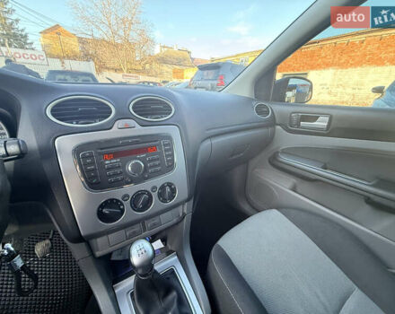 Синий Форд Фокус, объемом двигателя 1.6 л и пробегом 277 тыс. км за 5400 $, фото 12 на Automoto.ua