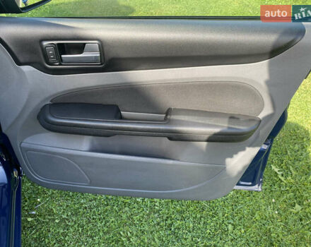 Синій Форд Фокус, об'ємом двигуна 1.6 л та пробігом 300 тис. км за 5600 $, фото 4 на Automoto.ua