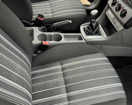 Синій Форд Фокус, об'ємом двигуна 1.6 л та пробігом 318 тис. км за 4600 $, фото 19 на Automoto.ua