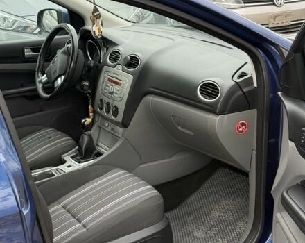 Синий Форд Фокус, объемом двигателя 1.6 л и пробегом 220 тыс. км за 5300 $, фото 4 на Automoto.ua