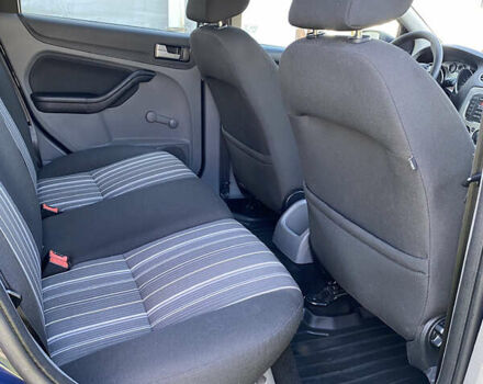 Синій Форд Фокус, об'ємом двигуна 1.6 л та пробігом 300 тис. км за 5600 $, фото 3 на Automoto.ua