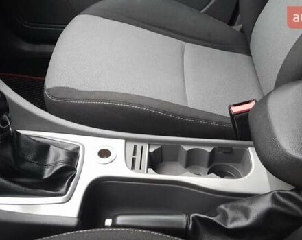 Синій Форд Фокус, об'ємом двигуна 1.6 л та пробігом 216 тис. км за 5450 $, фото 29 на Automoto.ua