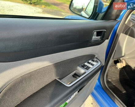 Синій Форд Фокус, об'ємом двигуна 2 л та пробігом 309 тис. км за 6800 $, фото 14 на Automoto.ua