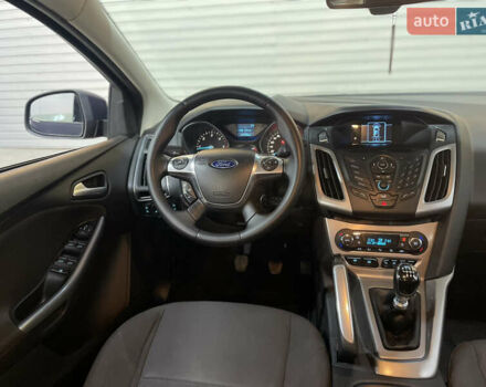 Синій Форд Фокус, об'ємом двигуна 1.6 л та пробігом 217 тис. км за 8350 $, фото 3 на Automoto.ua