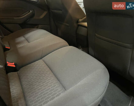 Синій Форд Фокус, об'ємом двигуна 1.6 л та пробігом 217 тис. км за 8350 $, фото 45 на Automoto.ua