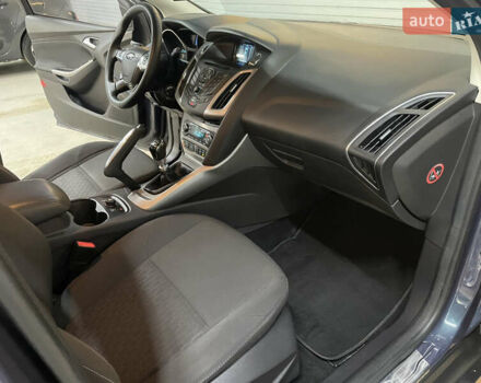 Синій Форд Фокус, об'ємом двигуна 1.6 л та пробігом 217 тис. км за 8350 $, фото 43 на Automoto.ua