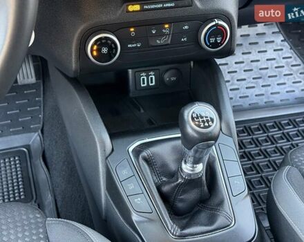 Синій Форд Фокус, об'ємом двигуна 1.5 л та пробігом 184 тис. км за 15500 $, фото 37 на Automoto.ua