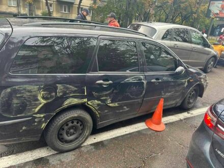 Синий Форд Фокус, объемом двигателя 1.8 л и пробегом 400 тыс. км за 720 $, фото 1 на Automoto.ua