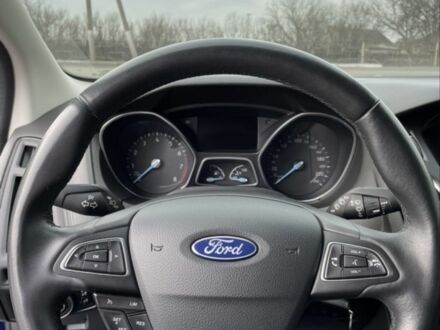 Форд Фокус 2017 в Павлограде на Automoto.ua Синий Форд Фокус, объемом двигателя 1 л и пробегом 106 тыс. км за 8900 $, фото 1 на Automoto.ua
