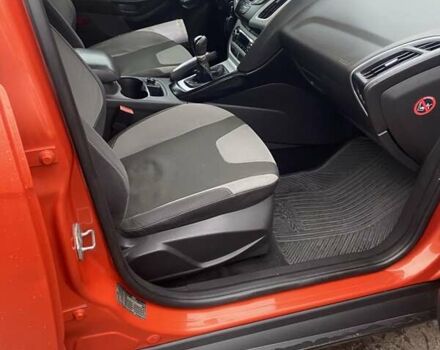 Оранжевый Форд Фокус, объемом двигателя 1.6 л и пробегом 313 тыс. км за 5400 $, фото 1 на Automoto.ua