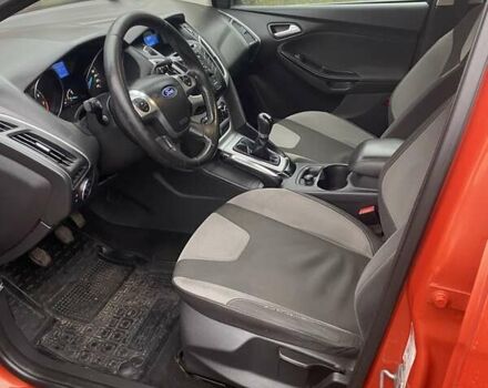 Оранжевый Форд Фокус, объемом двигателя 1.6 л и пробегом 313 тыс. км за 5400 $, фото 2 на Automoto.ua