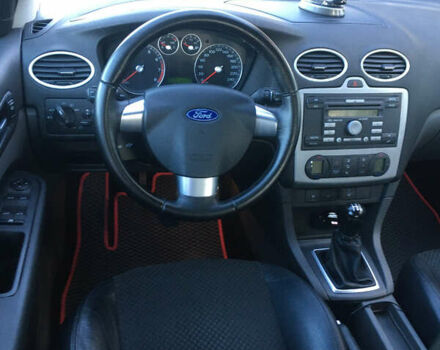 Оранжевый Форд Фокус, объемом двигателя 1.6 л и пробегом 240 тыс. км за 4500 $, фото 4 на Automoto.ua