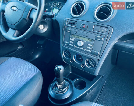 Білий Форд Фьюжен, об'ємом двигуна 1.4 л та пробігом 171 тис. км за 5699 $, фото 2 на Automoto.ua