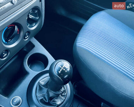 Білий Форд Фьюжен, об'ємом двигуна 1.4 л та пробігом 171 тис. км за 5699 $, фото 5 на Automoto.ua