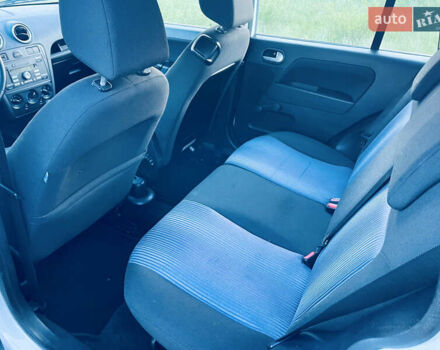 Білий Форд Фьюжен, об'ємом двигуна 1.4 л та пробігом 171 тис. км за 5699 $, фото 4 на Automoto.ua