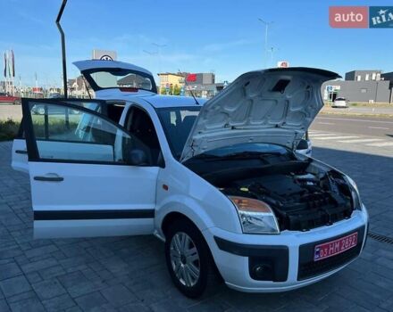 Білий Форд Фьюжен, об'ємом двигуна 1.6 л та пробігом 104 тис. км за 8250 $, фото 77 на Automoto.ua