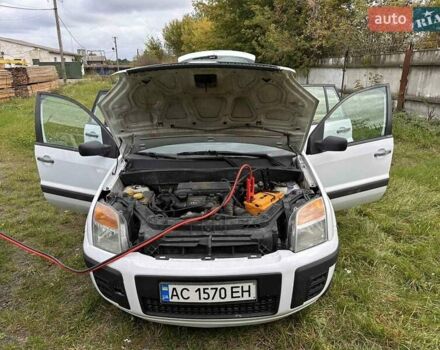 Білий Форд Фьюжен, об'ємом двигуна 1.4 л та пробігом 254 тис. км за 5100 $, фото 16 на Automoto.ua