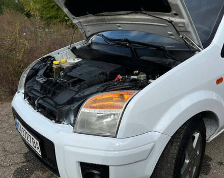 Білий Форд Фьюжен, об'ємом двигуна 1.39 л та пробігом 275 тис. км за 3800 $, фото 4 на Automoto.ua