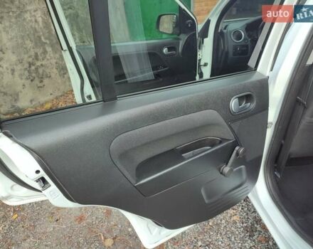 Білий Форд Фьюжен, об'ємом двигуна 1.4 л та пробігом 169 тис. км за 6300 $, фото 23 на Automoto.ua