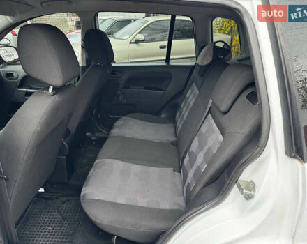 Білий Форд Фьюжен, об'ємом двигуна 1.4 л та пробігом 151 тис. км за 6500 $, фото 15 на Automoto.ua
