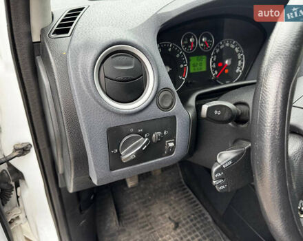 Білий Форд Фьюжен, об'ємом двигуна 1.4 л та пробігом 151 тис. км за 6500 $, фото 7 на Automoto.ua