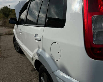 Білий Форд Фьюжен, об'ємом двигуна 1.39 л та пробігом 275 тис. км за 3800 $, фото 8 на Automoto.ua