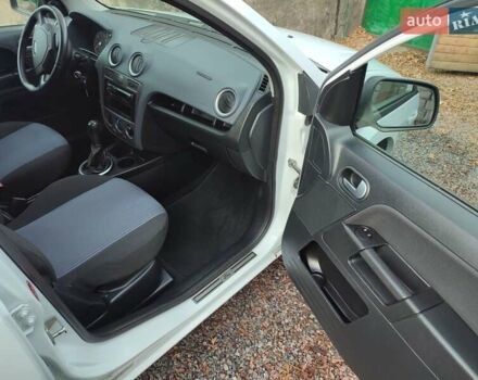 Білий Форд Фьюжен, об'ємом двигуна 1.4 л та пробігом 169 тис. км за 6300 $, фото 17 на Automoto.ua