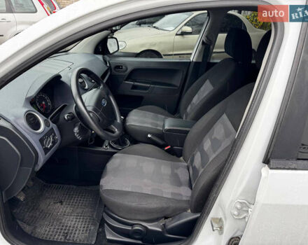 Білий Форд Фьюжен, об'ємом двигуна 1.4 л та пробігом 151 тис. км за 6500 $, фото 6 на Automoto.ua