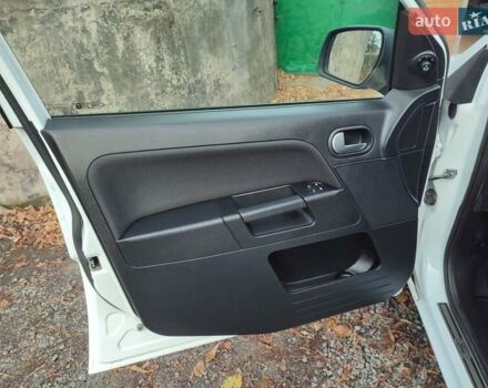 Білий Форд Фьюжен, об'ємом двигуна 1.4 л та пробігом 169 тис. км за 6300 $, фото 10 на Automoto.ua