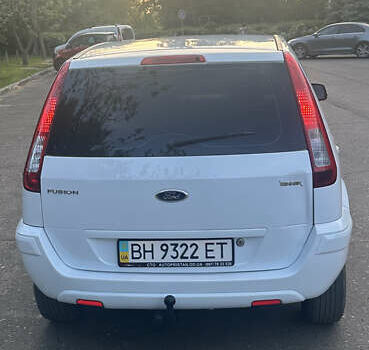 Белый Форд Фьюжн, объемом двигателя 1.39 л и пробегом 201 тыс. км за 5500 $, фото 17 на Automoto.ua
