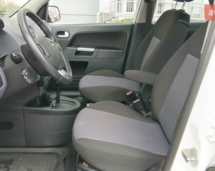 Білий Форд Фьюжен, об'ємом двигуна 0 л та пробігом 130 тис. км за 6900 $, фото 7 на Automoto.ua