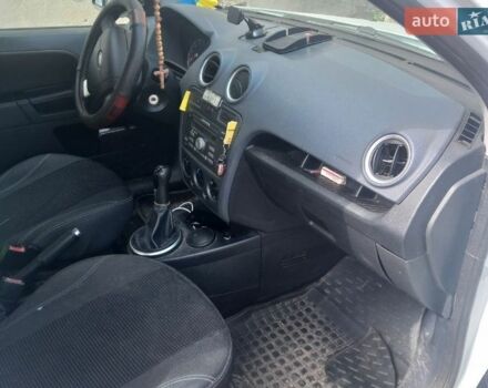 Білий Форд Фьюжен, об'ємом двигуна 1.4 л та пробігом 157 тис. км за 3500 $, фото 3 на Automoto.ua