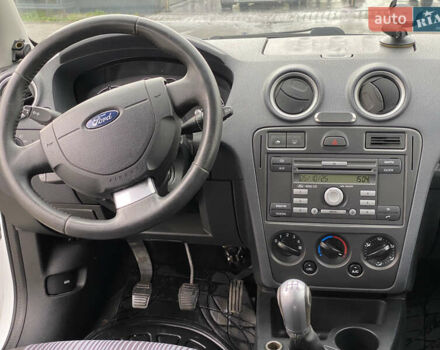 Белый Форд Фьюжн, объемом двигателя 1.39 л и пробегом 164 тыс. км за 5499 $, фото 15 на Automoto.ua