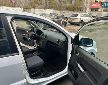 Белый Форд Фьюжн, объемом двигателя 1.6 л и пробегом 130 тыс. км за 5700 $, фото 6 на Automoto.ua