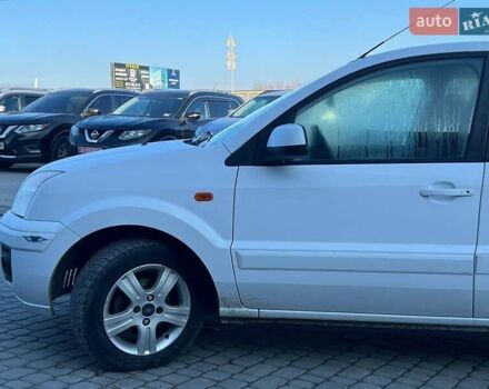 Белый Форд Фьюжн, объемом двигателя 1.4 л и пробегом 162 тыс. км за 6490 $, фото 2 на Automoto.ua