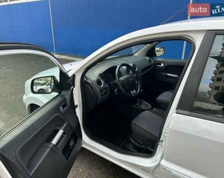 Белый Форд Фьюжн, объемом двигателя 1.6 л и пробегом 130 тыс. км за 5700 $, фото 5 на Automoto.ua