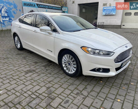 Белый Форд Фьюжн, объемом двигателя 2 л и пробегом 178 тыс. км за 12500 $, фото 6 на Automoto.ua