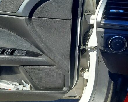 Белый Форд Фьюжн, объемом двигателя 2.5 л и пробегом 280 тыс. км за 7500 $, фото 6 на Automoto.ua