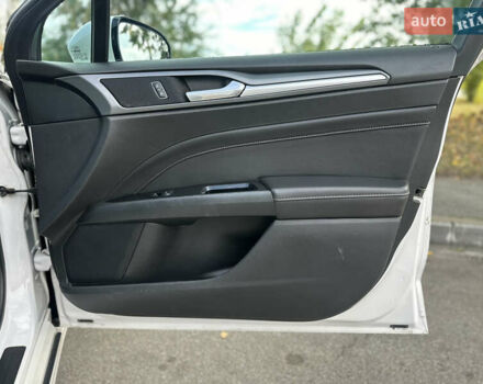 Белый Форд Фьюжн, объемом двигателя 2 л и пробегом 125 тыс. км за 9999 $, фото 36 на Automoto.ua