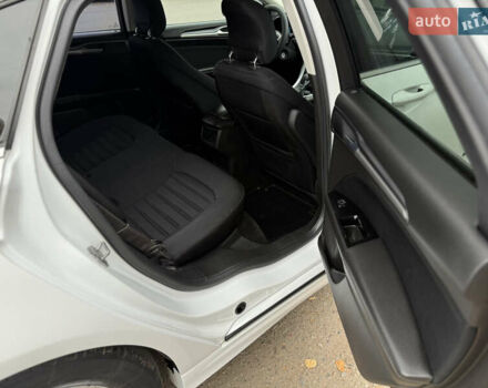 Білий Форд Фьюжен, об'ємом двигуна 2 л та пробігом 210 тис. км за 10699 $, фото 16 на Automoto.ua