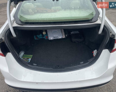 Белый Форд Фьюжн, объемом двигателя 1.6 л и пробегом 290 тыс. км за 8500 $, фото 11 на Automoto.ua