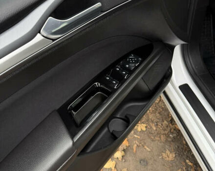 Белый Форд Фьюжн, объемом двигателя 2 л и пробегом 210 тыс. км за 9899 $, фото 11 на Automoto.ua