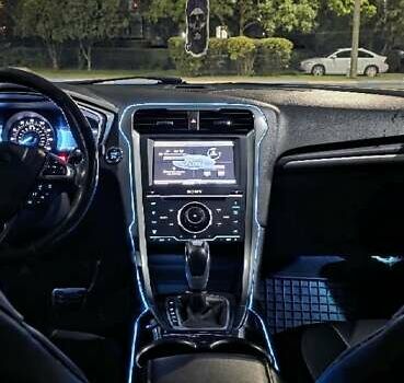 Форд Фьюжн 2013 в Одессе на Automoto.ua Белый Форд Фьюжн, объемом двигателя 2 л и пробегом 255 тыс. км за 10200 $, фото 9 на Automoto.ua