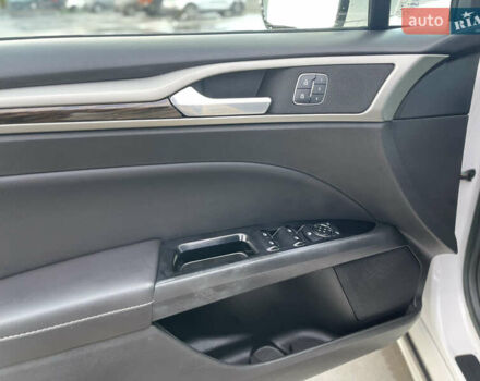 Белый Форд Фьюжн, объемом двигателя 2 л и пробегом 170 тыс. км за 10950 $, фото 6 на Automoto.ua