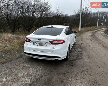 Белый Форд Фьюжн, объемом двигателя 2 л и пробегом 199 тыс. км за 13000 $, фото 4 на Automoto.ua
