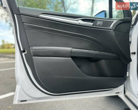 Белый Форд Фьюжн, объемом двигателя 2 л и пробегом 125 тыс. км за 9999 $, фото 8 на Automoto.ua